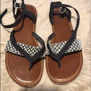 Tom sandals size 8